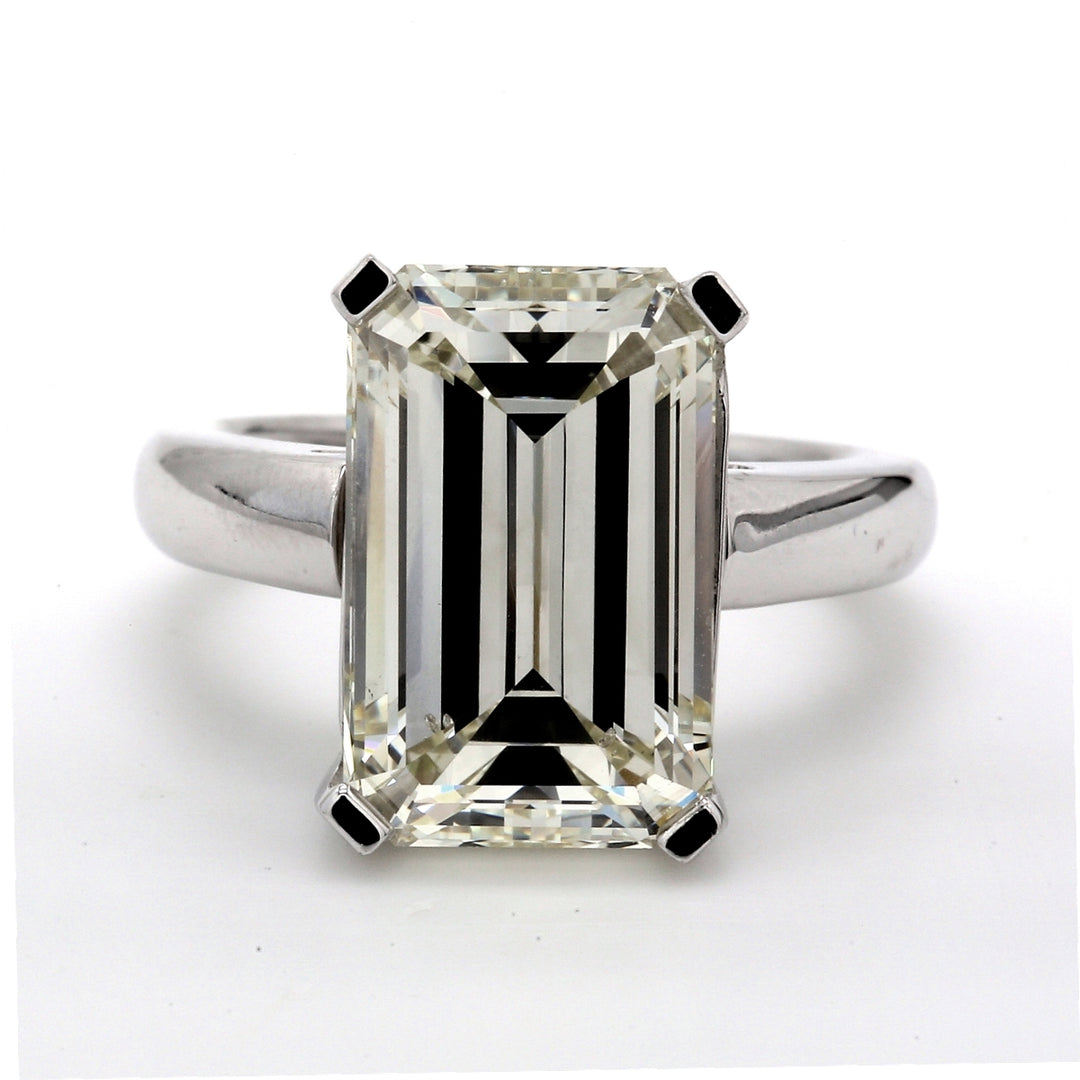 Solitaire ring with 4-prong set USA K/VS2 emerald cut diamond. D9.01ct.tw.