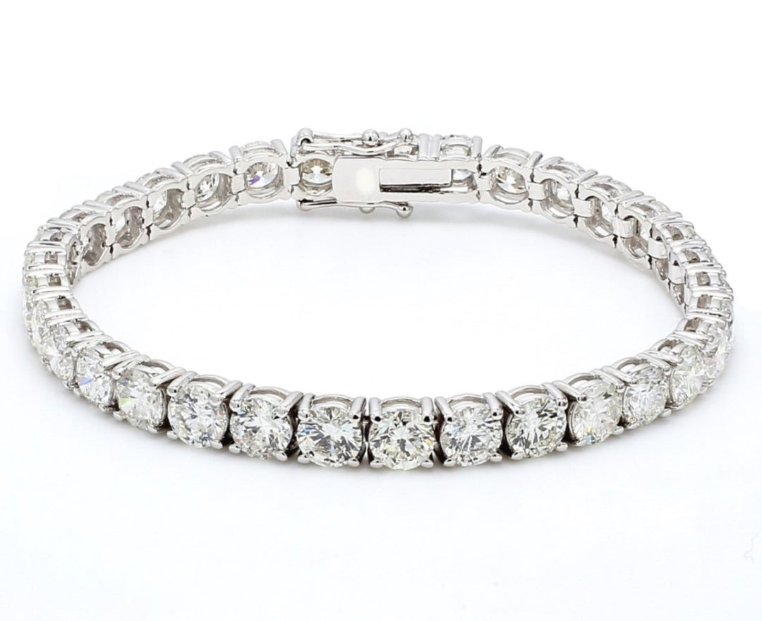 7"" Tennis bracelet with 4-prong set round diamonds. D9.30ct.t.w.