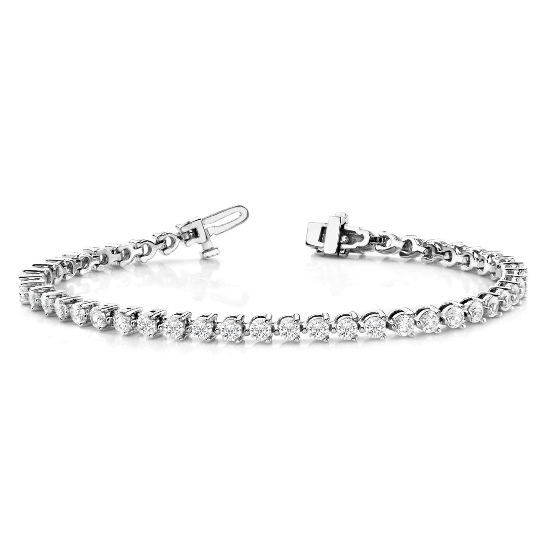 7"" Tennis bracelet with 3-prong set (40) round diamonds. D7.77ct.t.w.