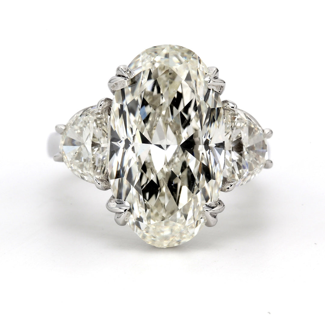 3-stone semi-mount in platinum with prong set half moon diamond sides. D1.61ct.t.w.