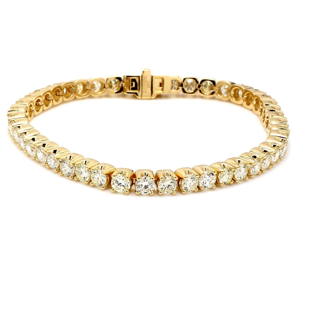 7"" Tennis bracelet with crown head prong set (45) round diamonds. D8.88ct.t.w.