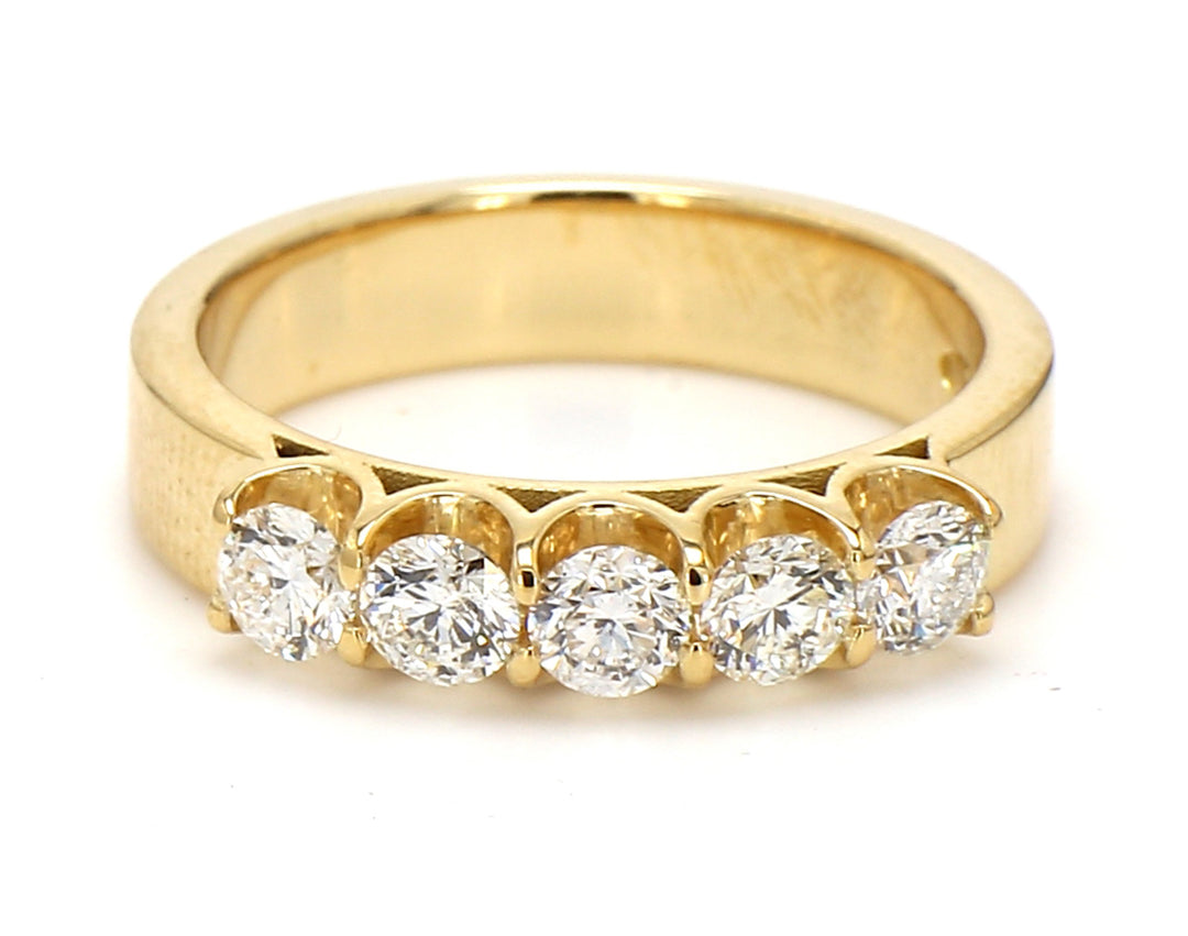 5-stone band in 18K YG with prong set round diamonds. D0.91ct.t.w. Size 7