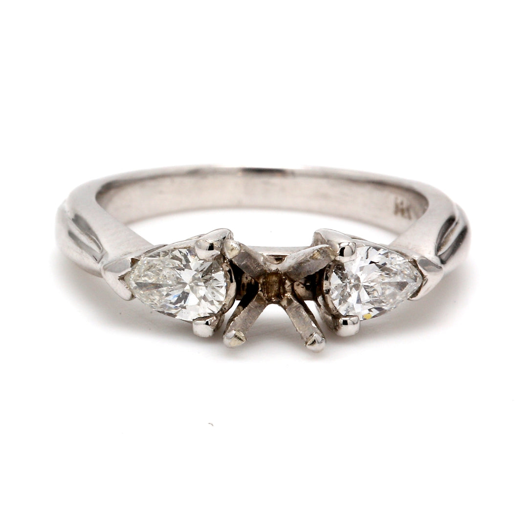 3-stone semi-mount with pear shape diamond sides.  D0.49ct.t.w.