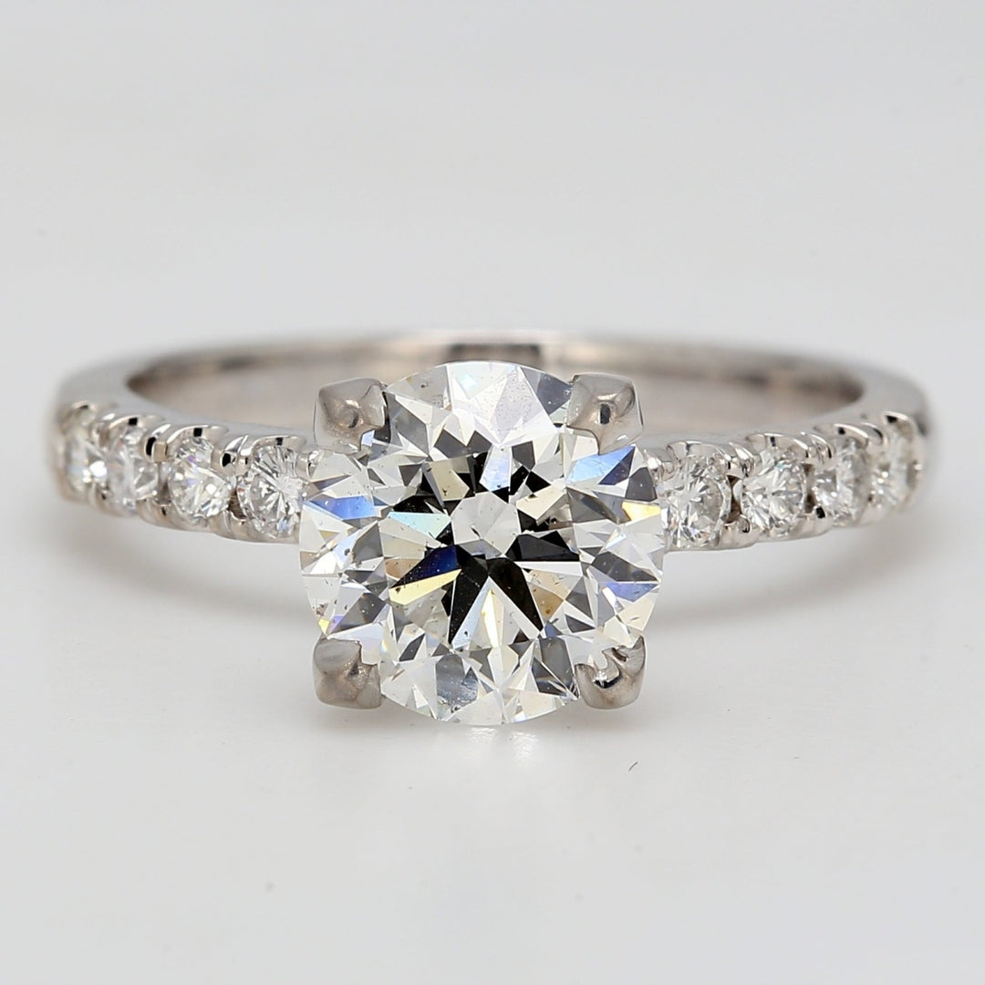 Semi-mount with U-prong set round diamonds.  D0.34ct.t.w.