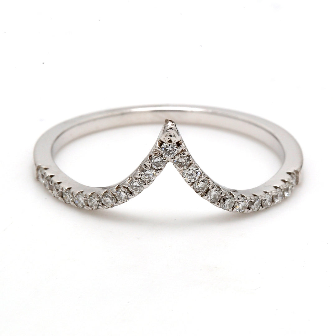 Fashion ring with bezel and 4-prong set round diamonds.  D0.50ct.t.w.