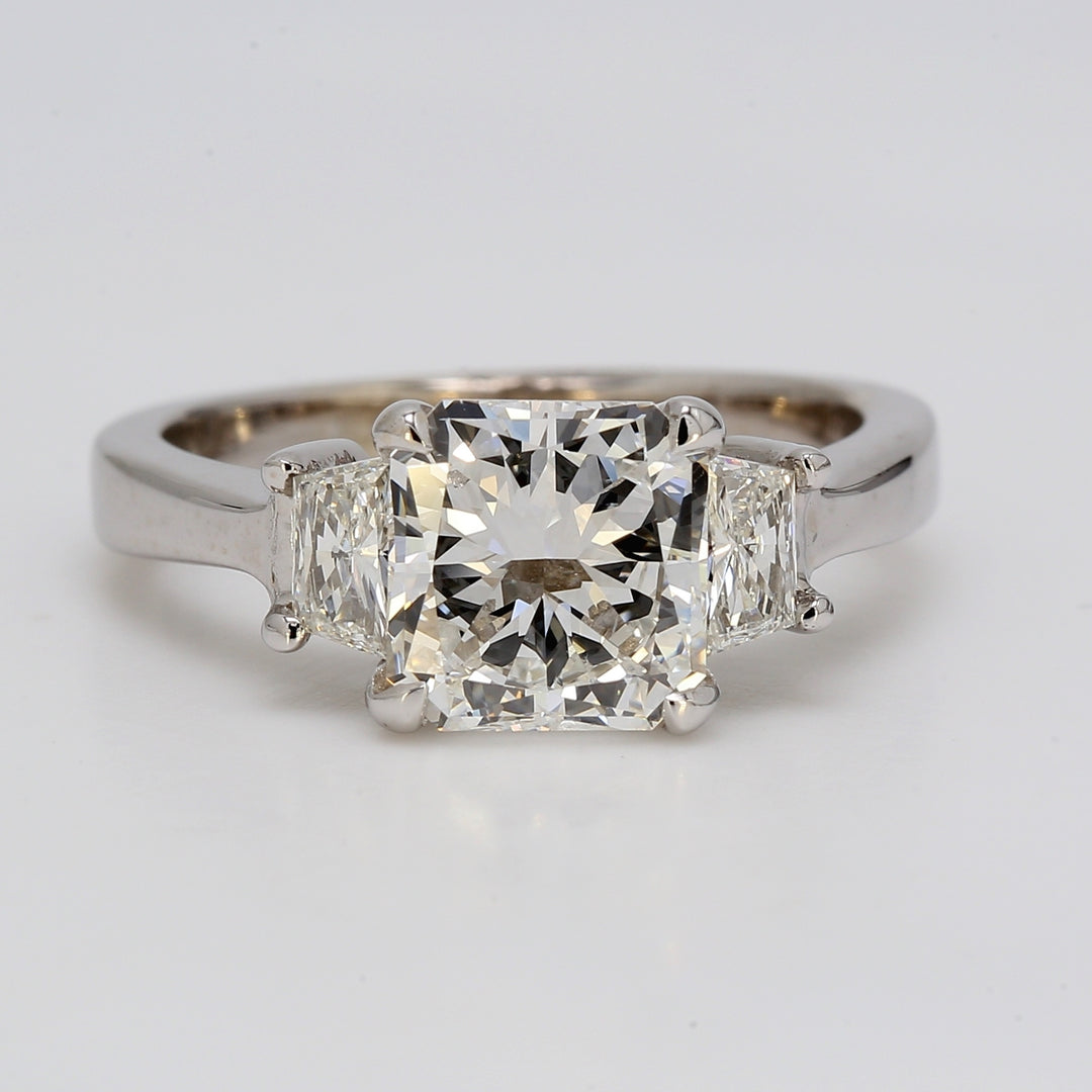 3-stone semi-mount in 18K WG with prong set brilliant cut trapezoid diamonds sides.  D0.38ct.t.w.