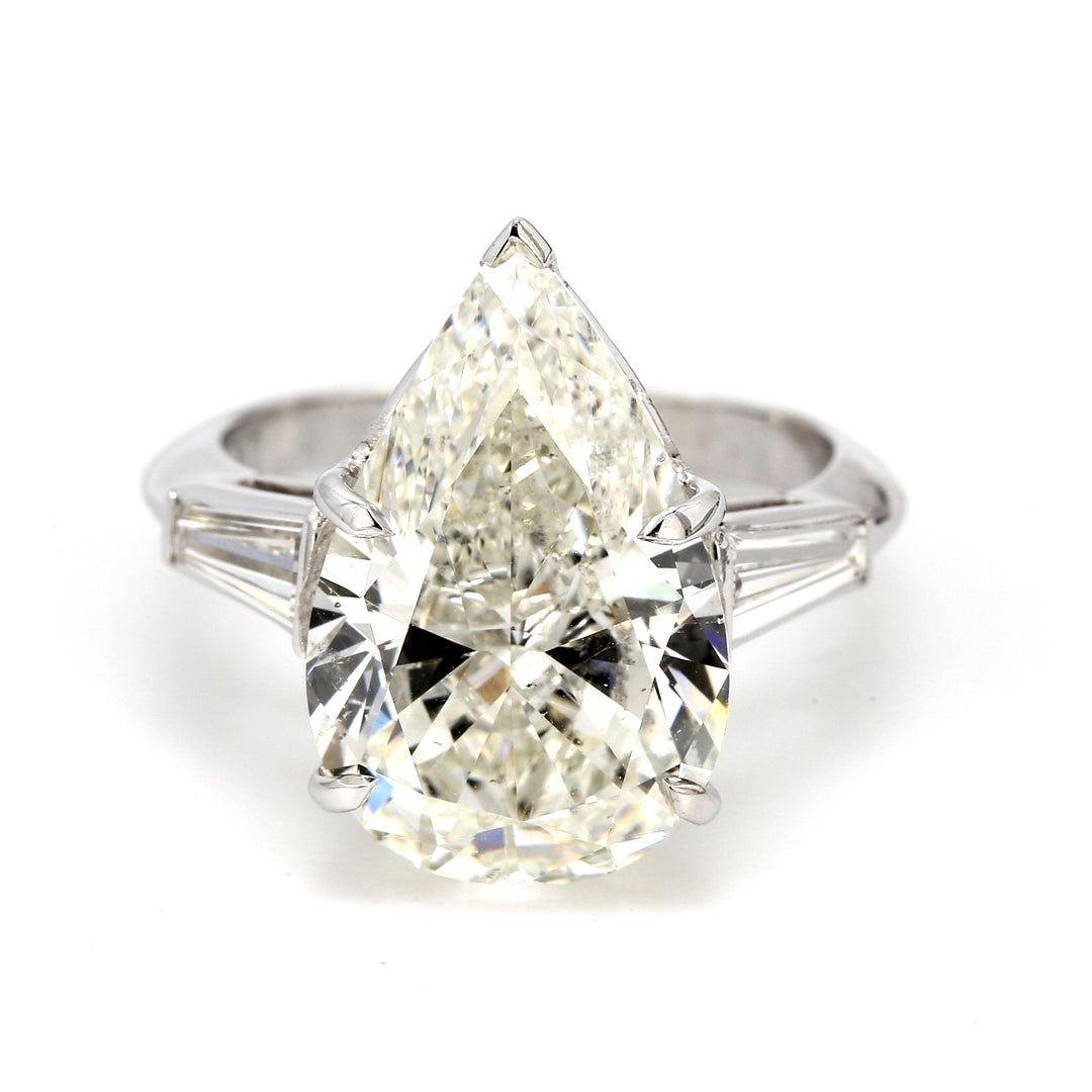 3-stone semi-mount in platinum with tapered baguette diamond sides.  D0.70ct.t.w.  (Center 8.02ct.)