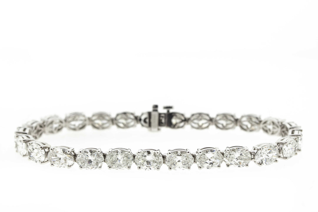 Tennis bracelet in platinum with prong set G-H/SI1 (25) oval diamonds.  D17.97ct.t.w.