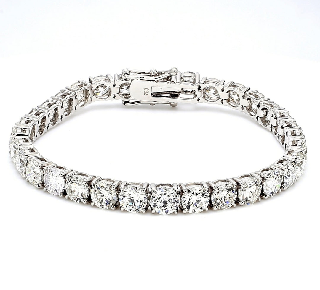 7.5"" Tennis bracelet in 18K WG with 4-prong set round diamonds.  D19.35ct.t.w.