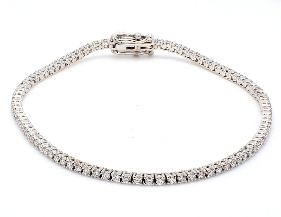 7"" Tennis bracelet with 4-prong set round diamonds.  D2.85ct.t.w.