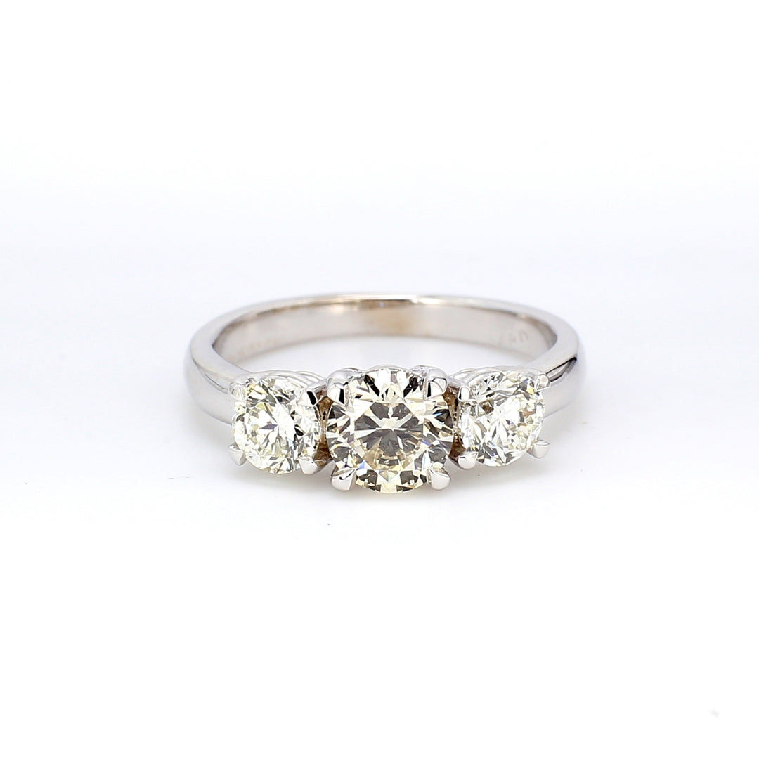 3-stone ring with 4-prong set round diamonds.  D1.92ct.t.w.  (Center 1.00ct.)