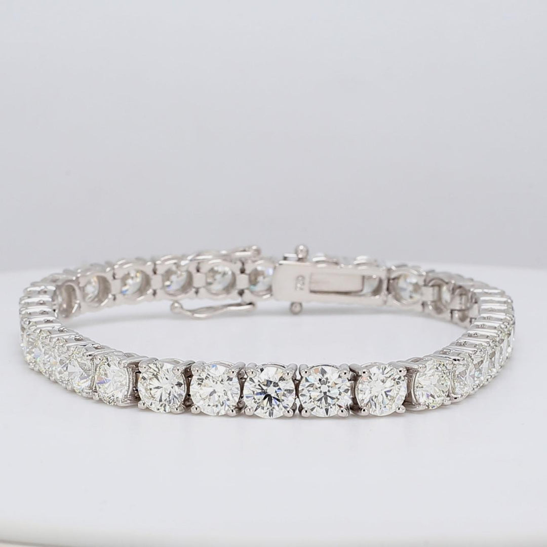 7"" Tennis bracelet in 18K WG with 4-prong set round diamonds.  D11.10ct.t.w.