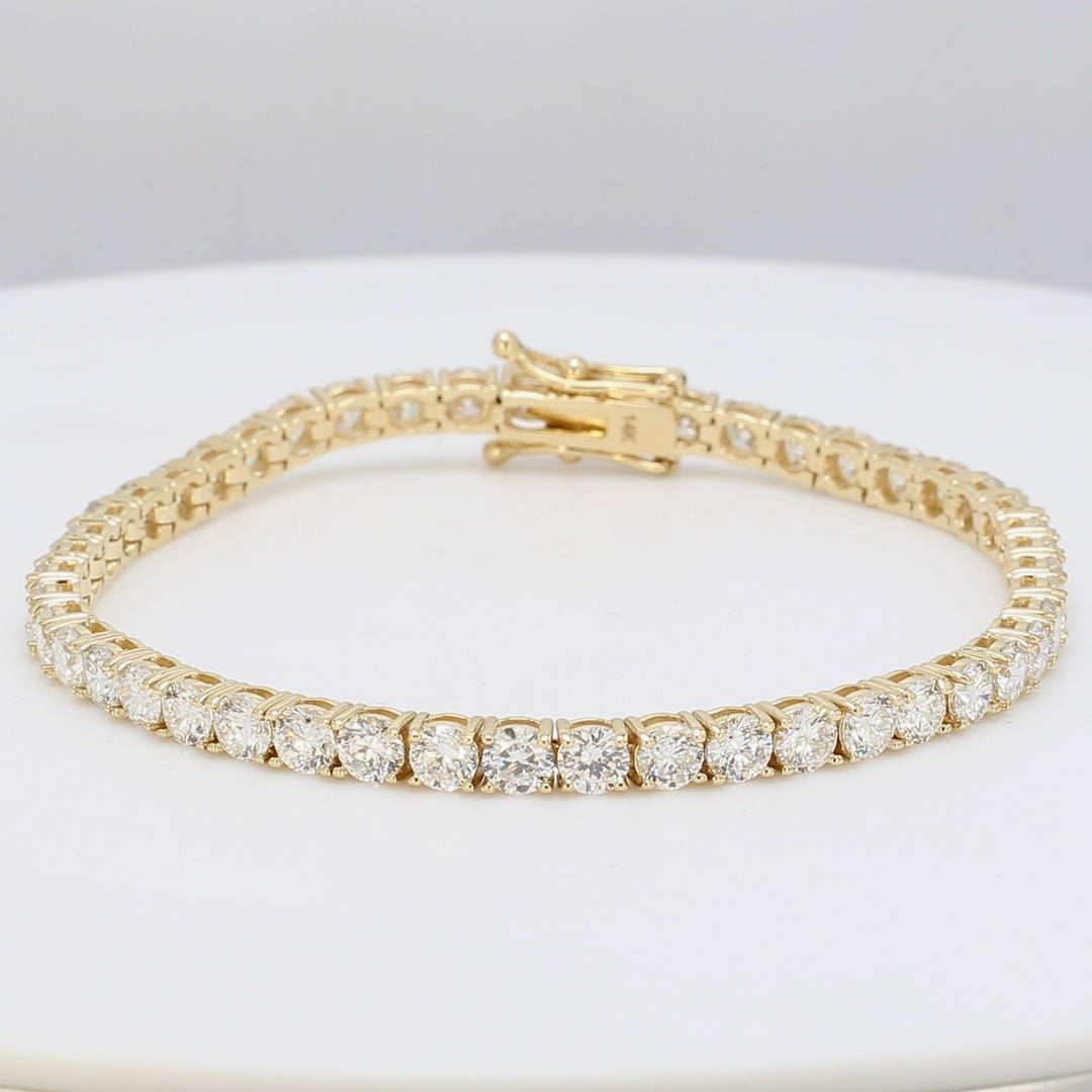 7"" Tennis bracelet in yellow gold with 4-prong set round diamonds.  D9.02ct.t.w.