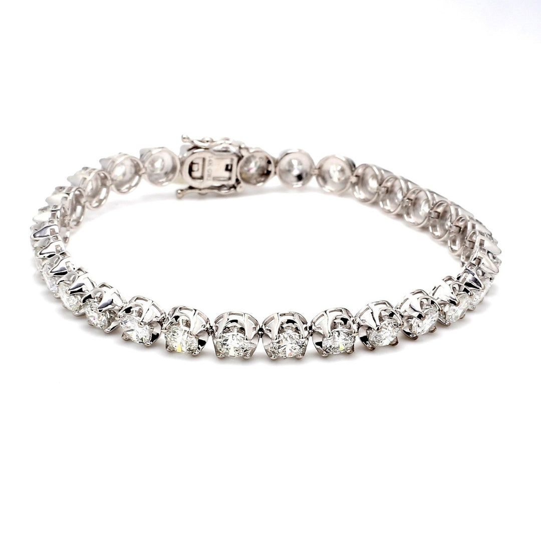 7.5"" Tennis bracelet with crown head prong set (30) round diamonds.  D9.81ct.t.w.