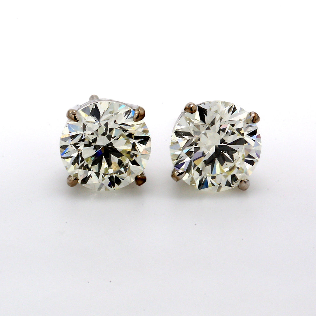 Screw back stud earrings with 4-prong basket set round diamonds.  D3.00ct.t.w.