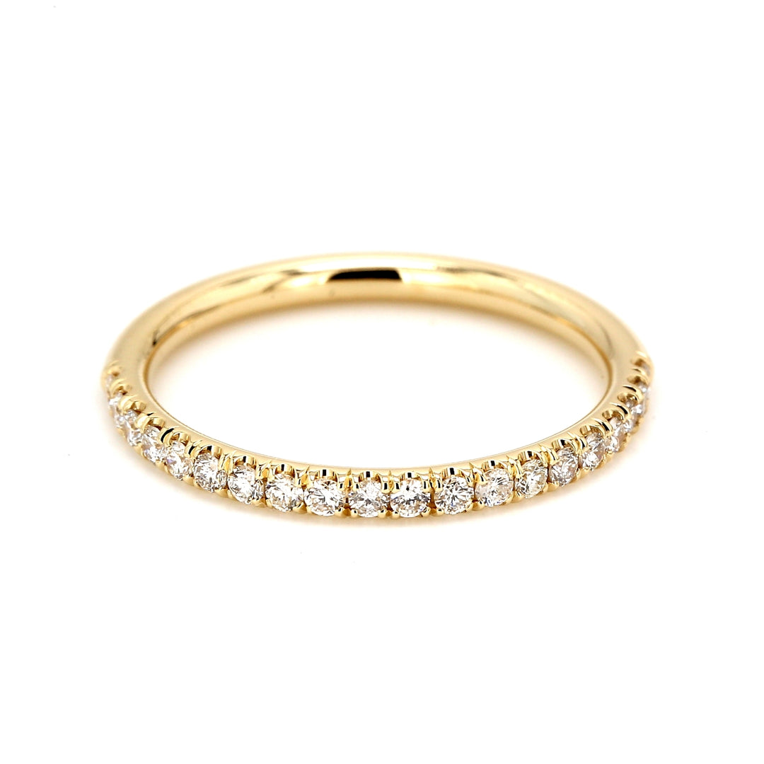 Band with prong set round diamonds.  D0.24ct.t.w.