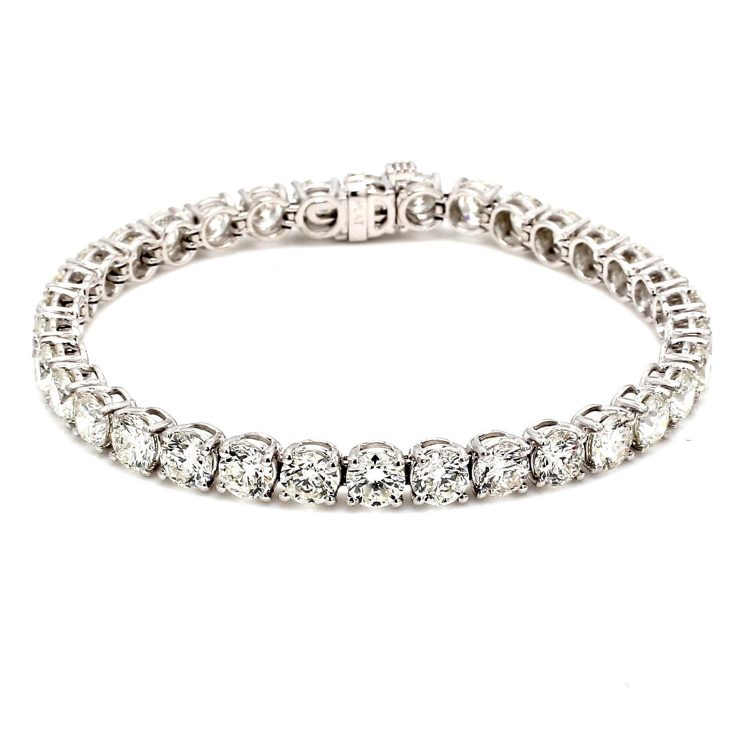 7"" Tennis bracelet in platinum with claw 4-prong set G-H/VS2-SI1 (34) round diamonds.  D17.06ct.t.w.