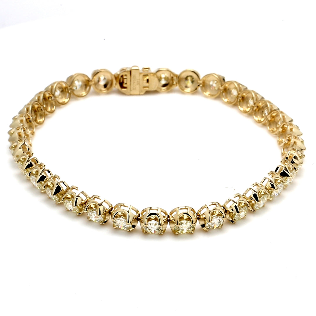7"" Tennis bracelet with crown head prong set (32) round diamonds.  D7.77ct.t.w.
