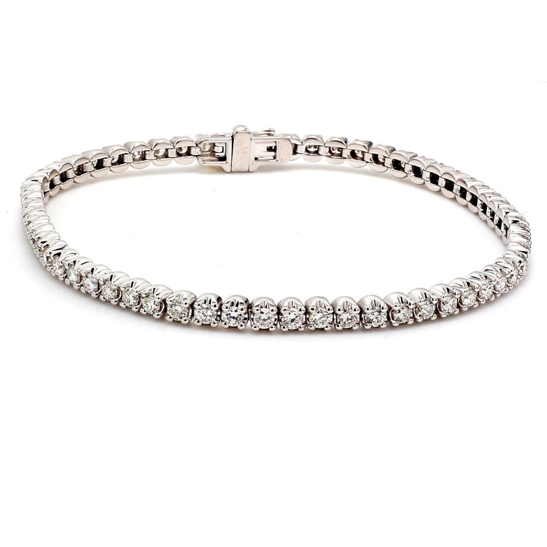 7"" Tennis bracelet with crown head prong set (76) round diamonds.  D2.92ct.t.w,