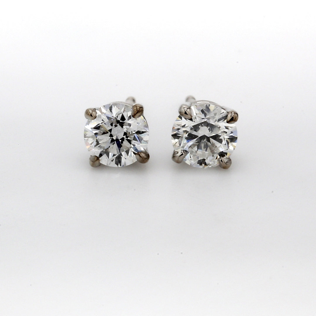 Push back stud earrings with basket prong set round diamonds.  D0.50ct.t.w.